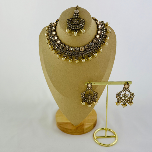 Necklace set with white pearl beads. Set includes necklace, tikka & earrings. Prefect for Indian weddings, parties and special occasions. Latest 2023 fashion. High end Indian fashion jewellery with top quality stones and beads.
