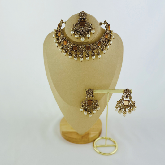 Choker set with white bead and bronze stones. Set includes necklace, tikka & earrings. Prefect for Indian weddings, parties and special occasions. Latest 2023 fashion. High end Indian fashion jewellery with top quality stones and beads.