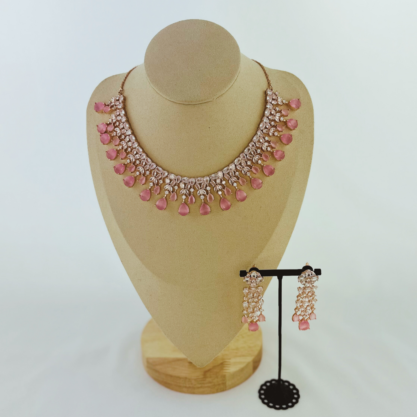 Rosegold necklace set with clear and pink stones. Set includes necklace & earrings. Prefect for Indian weddings, parties and special occasions. Latest 2023 fashion. High end Indian fashion jewellery with top quality stones and beads.
