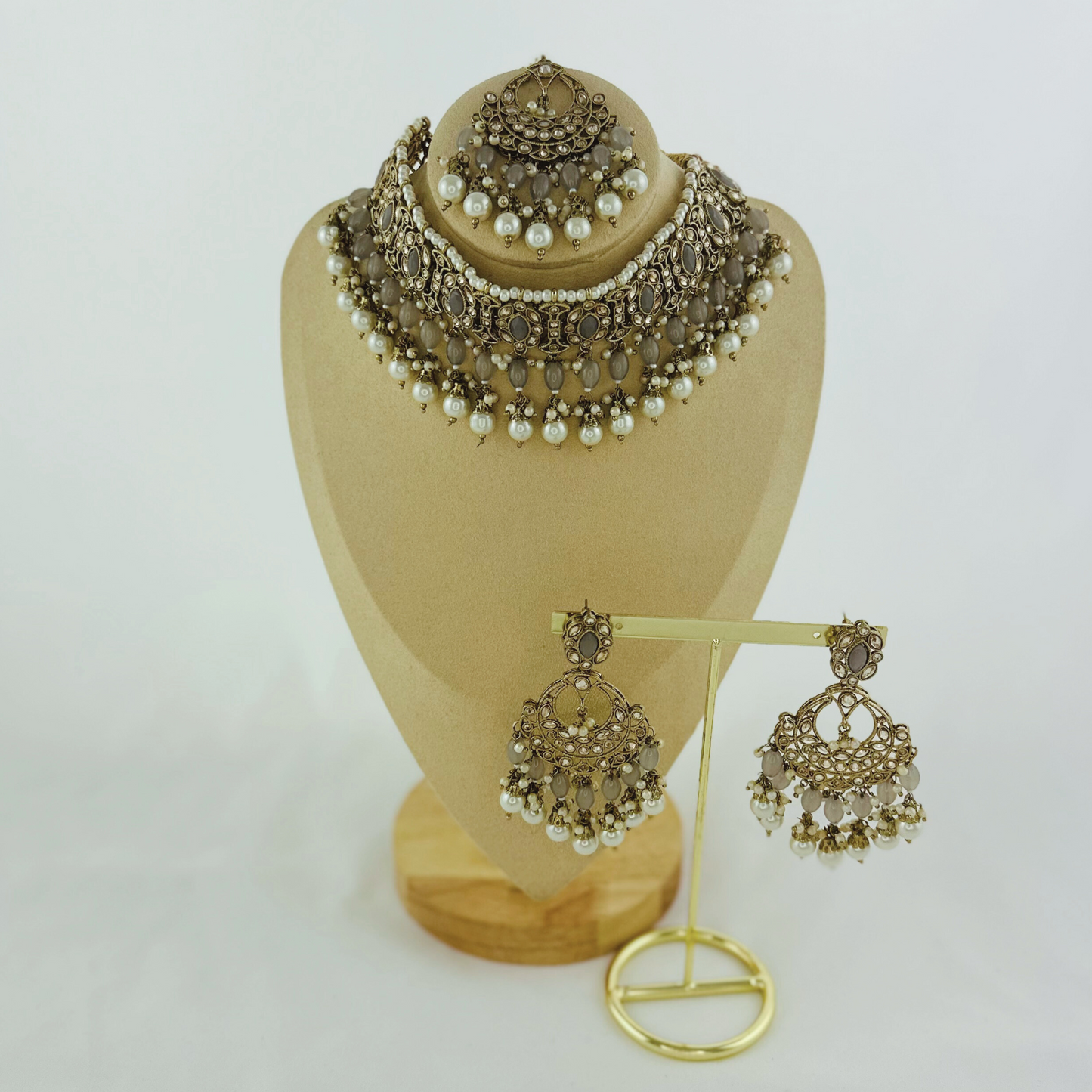 Necklace set with grey stones and white pearl beads. Set includes necklace, tikka & earrings. Prefect for Indian weddings, parties and special occasions. Latest 2023 fashion. High end Indian fashion jewellery with top quality stones and beads.