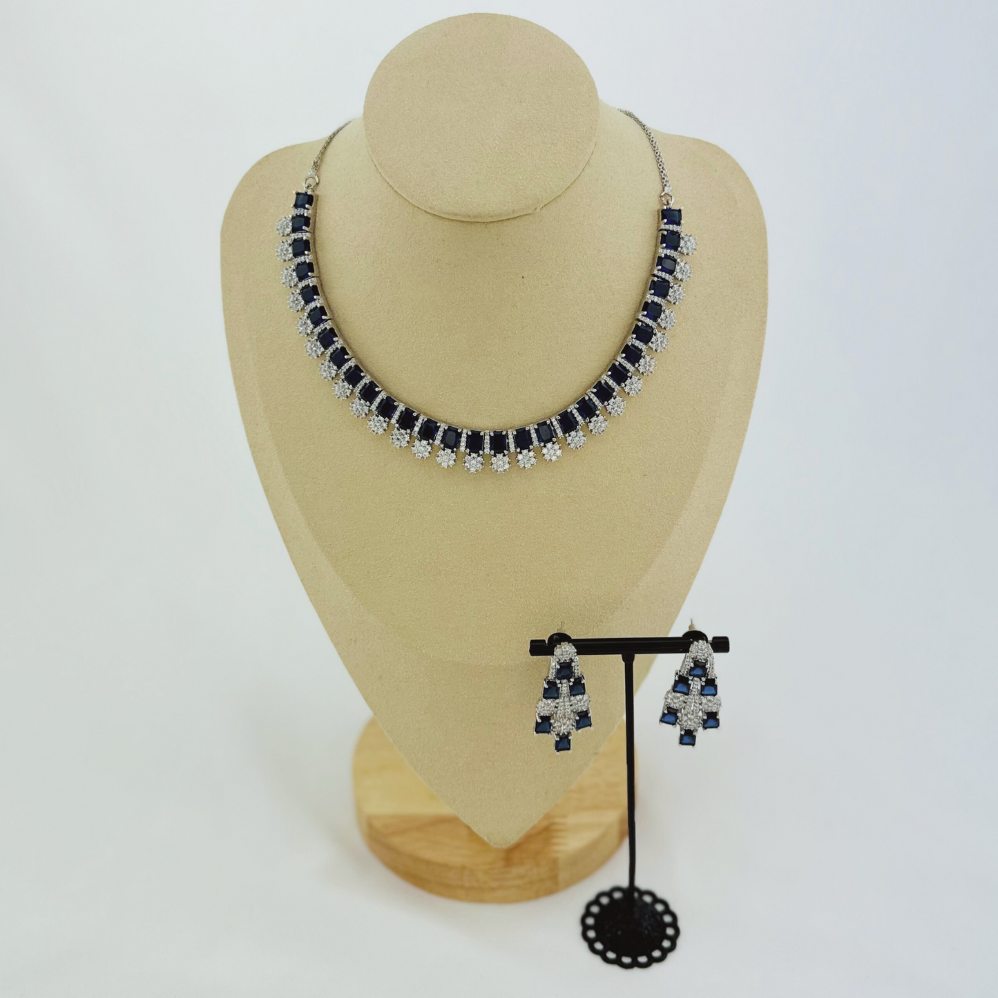 Necklace set with navy stones. Set includes necklace & earrings. Prefect for Indian parties, weddings and special occasions. Latest 2023 fashion.