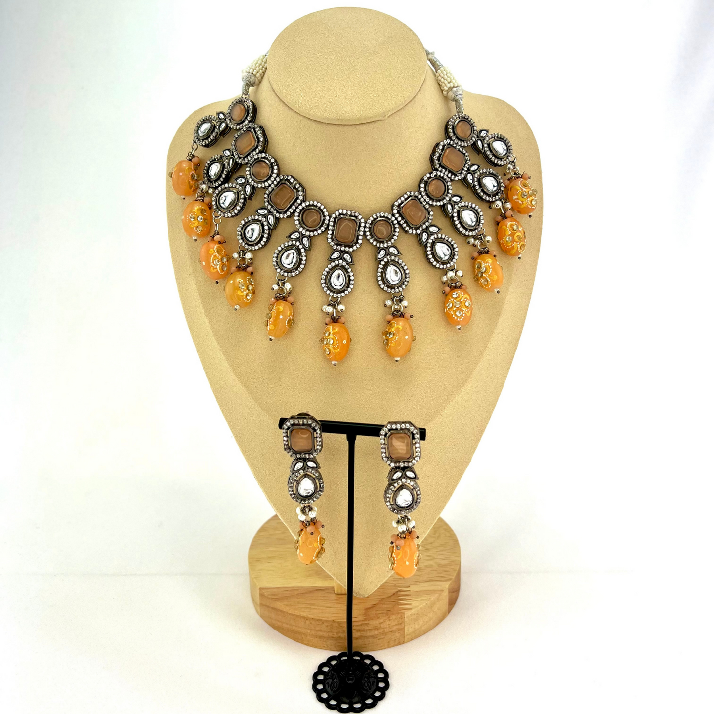 Kundan necklace set with peach and clear stone work. Set includes necklace and earrings. Prefect for Indian weddings, parties and special occasions. Latest 2022 fashion. High end Indian fashion jewellery with top quality stones and beads.
