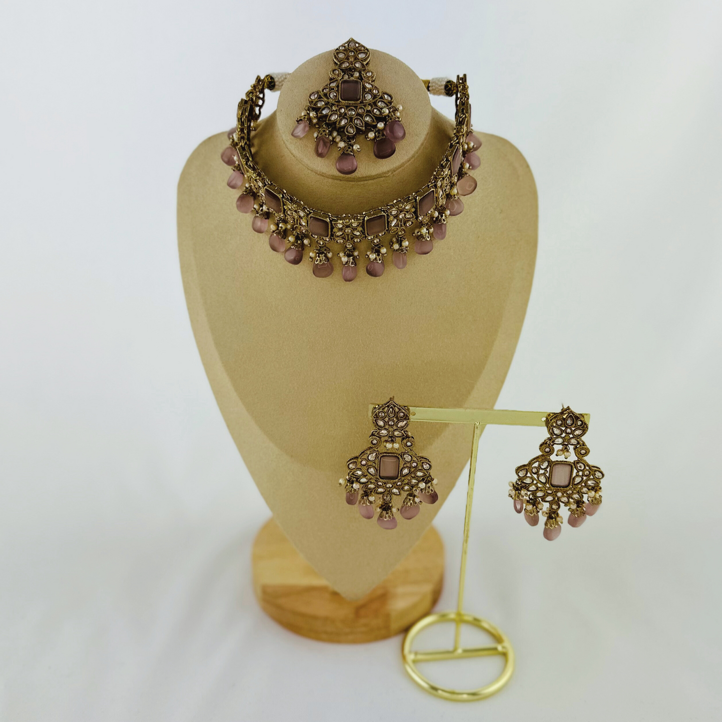 Choker set with lilac bead and stones. Set includes necklace, tikka & earrings. Prefect for Indian weddings, parties and special occasions. Latest 2023 fashion. High end Indian fashion jewellery with top quality stones and beads.