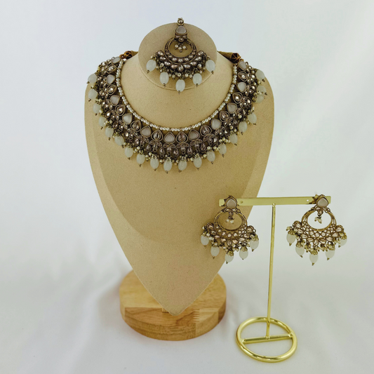 Necklace set with light grey stones and beads. Set includes necklace, tikka & earrings. Prefect for Indian weddings, parties and special occasions. Latest 2023 fashion. High end Indian fashion jewellery with top quality stones and beads.
