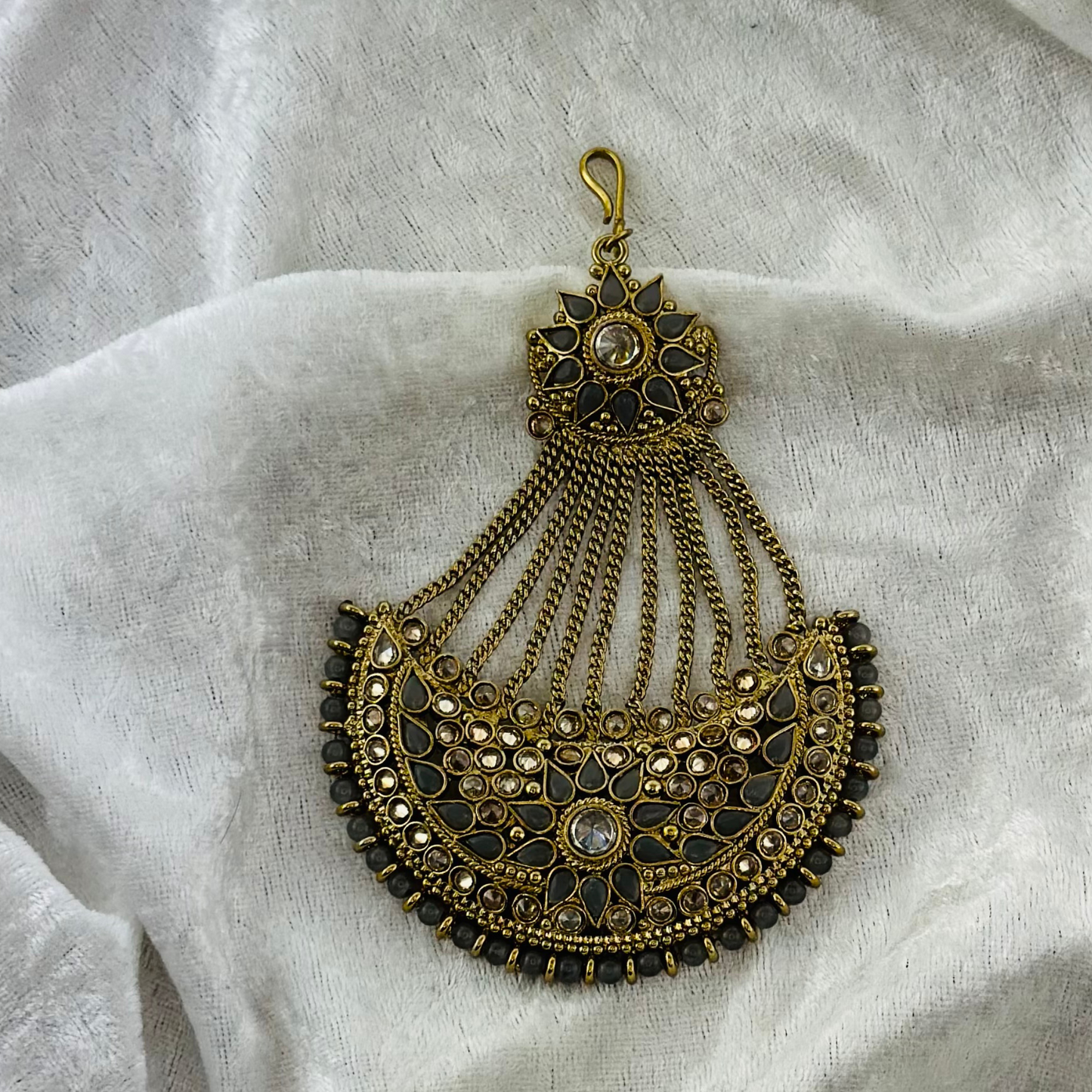 Passa with grey and clear stones. Prefect for Indian weddings, parties and special occasions. Latest 2023 fashion. High end Indian fashion jewellery with top quality stones and beads.