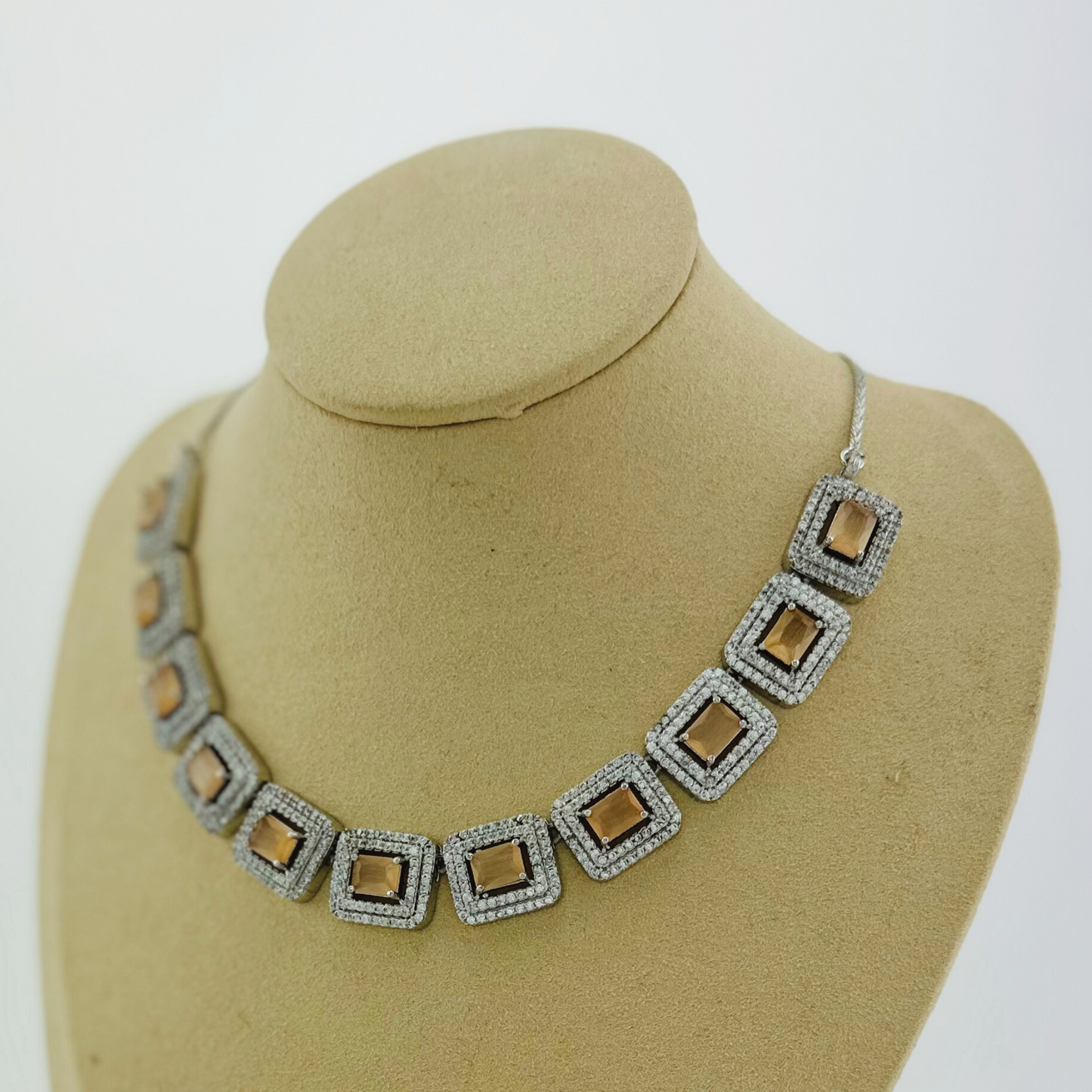 Necklace set with peach and clear stones. Set includes necklace & earrings. Prefect for Indian weddings, parties and special occasions. Latest 2023 fashion. High end Indian fashion jewellery with top quality stones and beads.
