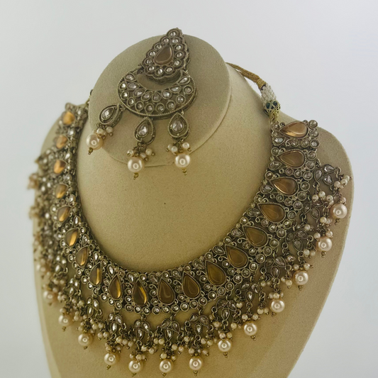 Necklace set with bronze stones and white pearl beads. Set includes necklace, tikka & earrings. Prefect for Indian weddings, parties and special occasions. Latest 2023 fashion. High end Indian fashion jewellery with top quality stones and beads.