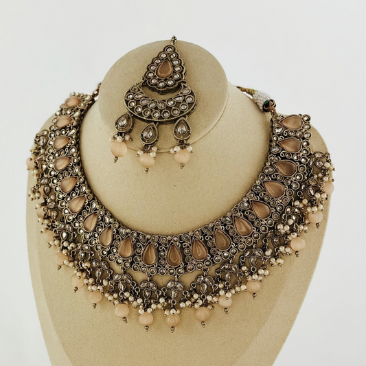Necklace set with peach stones and beads. Set includes necklace, tikka & earrings. Prefect for Indian weddings, parties and special occasions. Latest 2023 fashion. High end Indian fashion jewellery with top quality stones and beads.