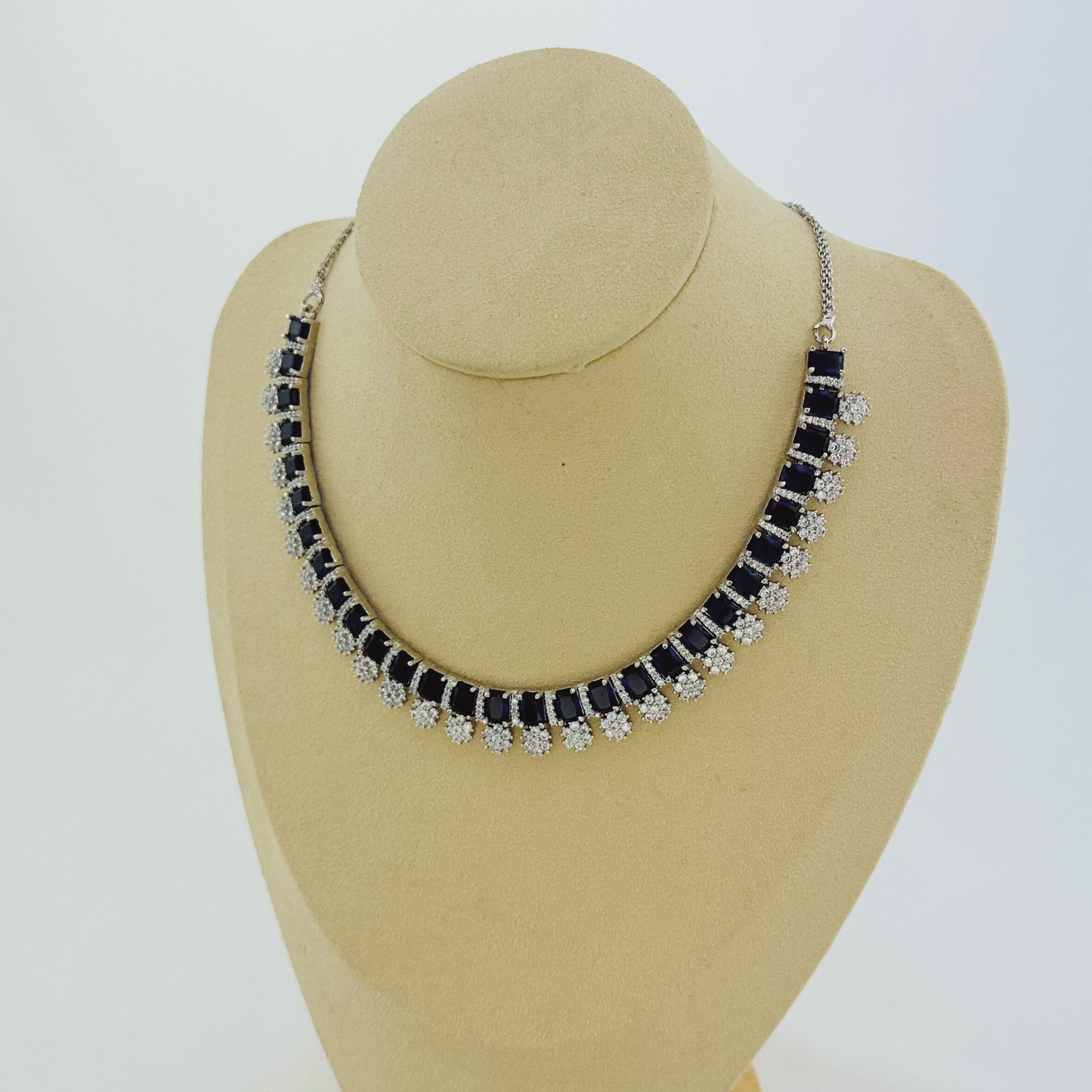 Necklace set with navy stones. Set includes necklace & earrings. Prefect for Indian parties, weddings and special occasions. Latest 2023 fashion.