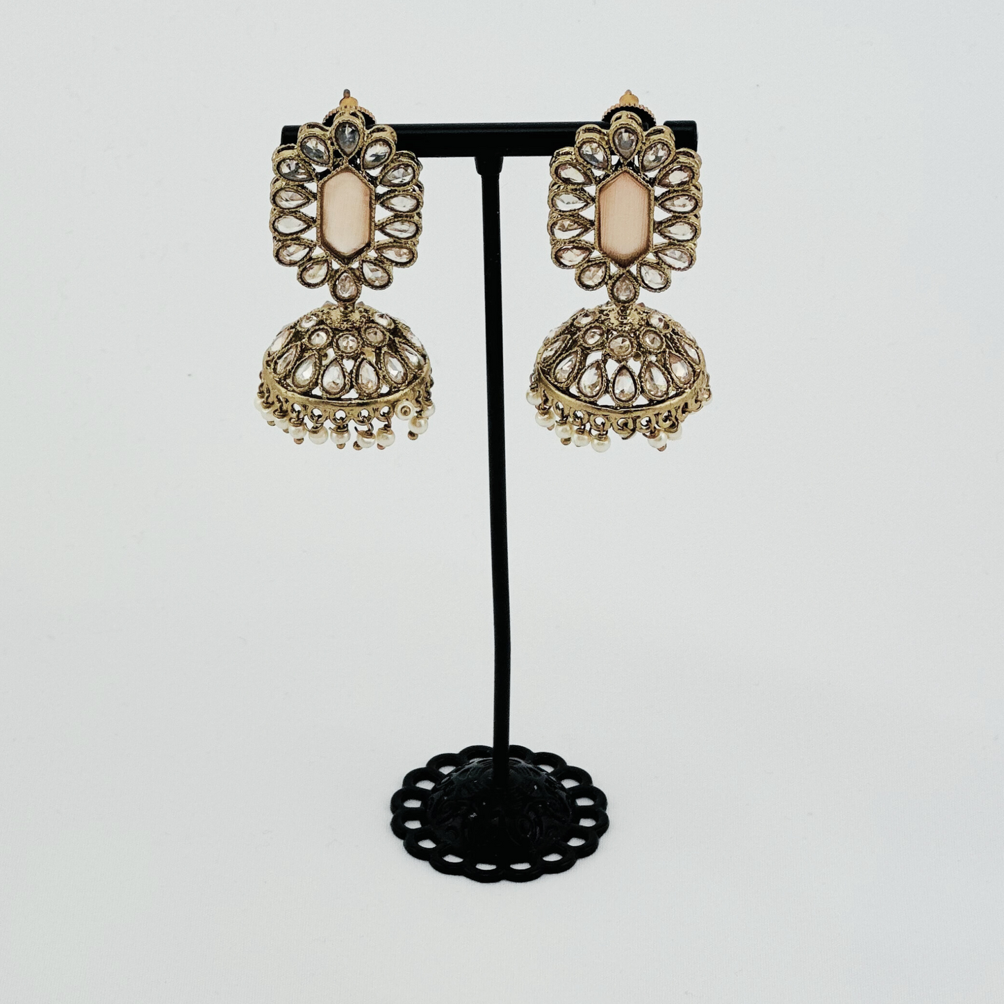 Choker set with baby pink beads and stones. Set includes necklace, tikka & earrings. Prefect for Indian weddings, parties and special occasions. Latest 2023 fashion. High end Indian fashion jewellery with top quality stones and beads.