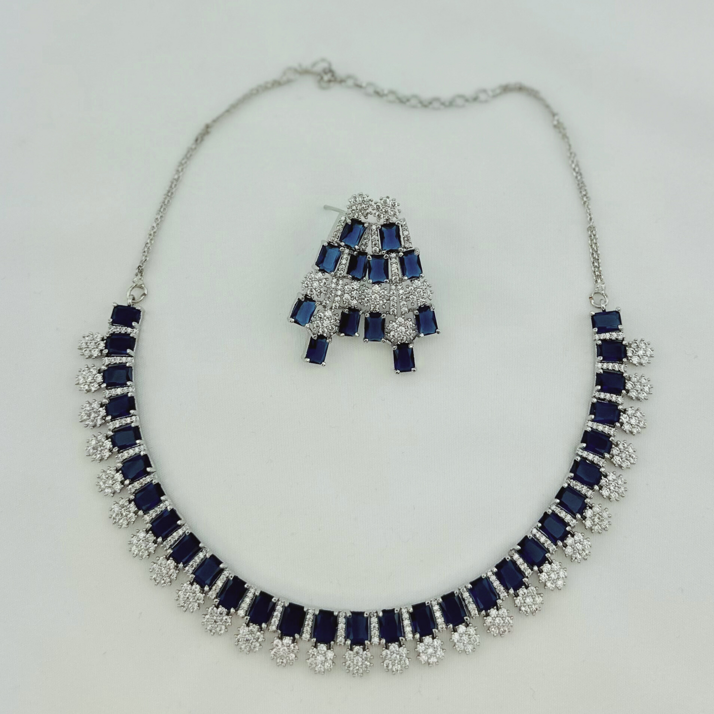 Necklace set with navy stones. Set includes necklace & earrings. Prefect for Indian parties, weddings and special occasions. Latest 2023 fashion.