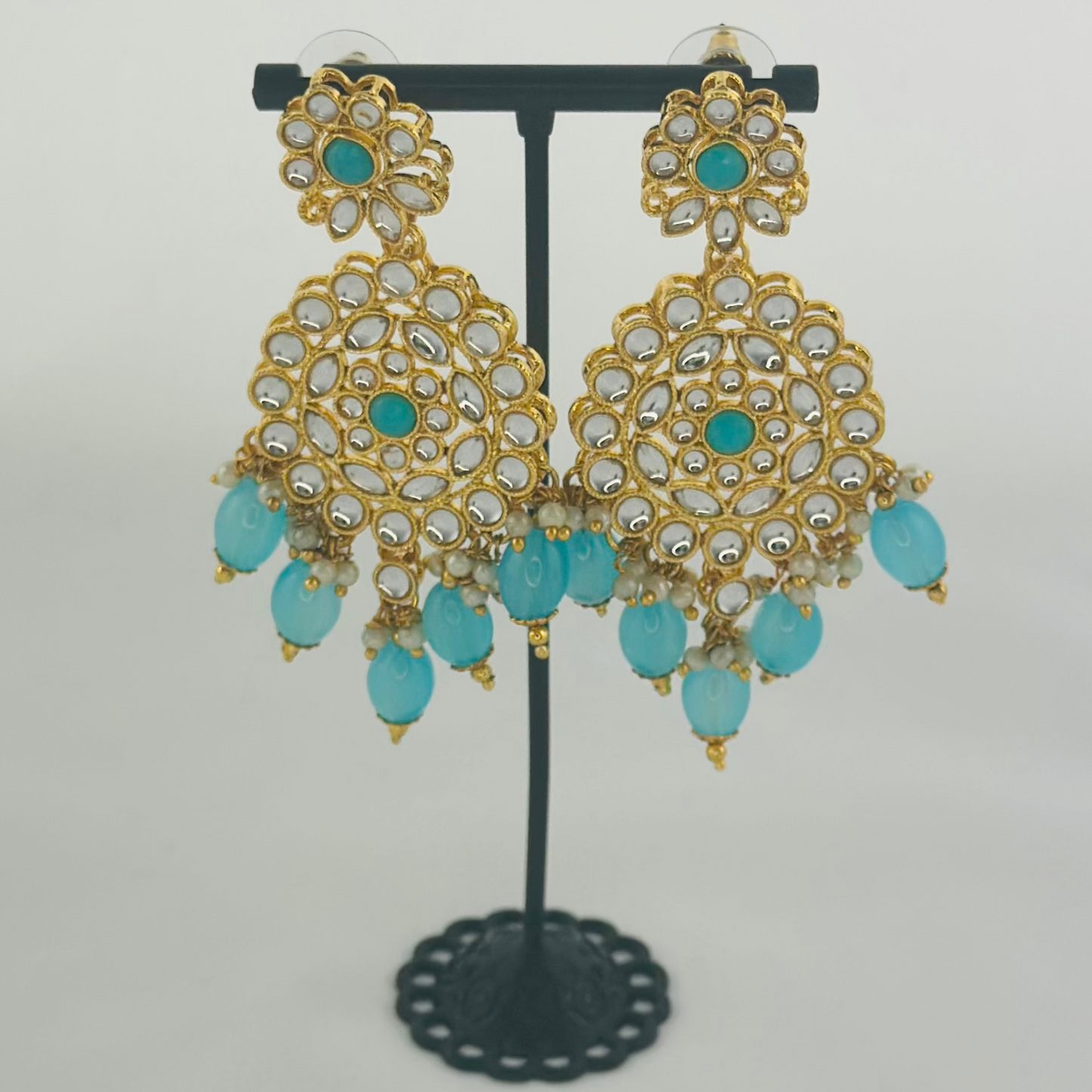 Necklace set with turquoise stones and beads. Set includes necklace, tikka & earrings. Prefect for Indian weddings, parties and special occasions. Latest 2023 fashion. High end Indian fashion jewellery with top quality stones and beads.