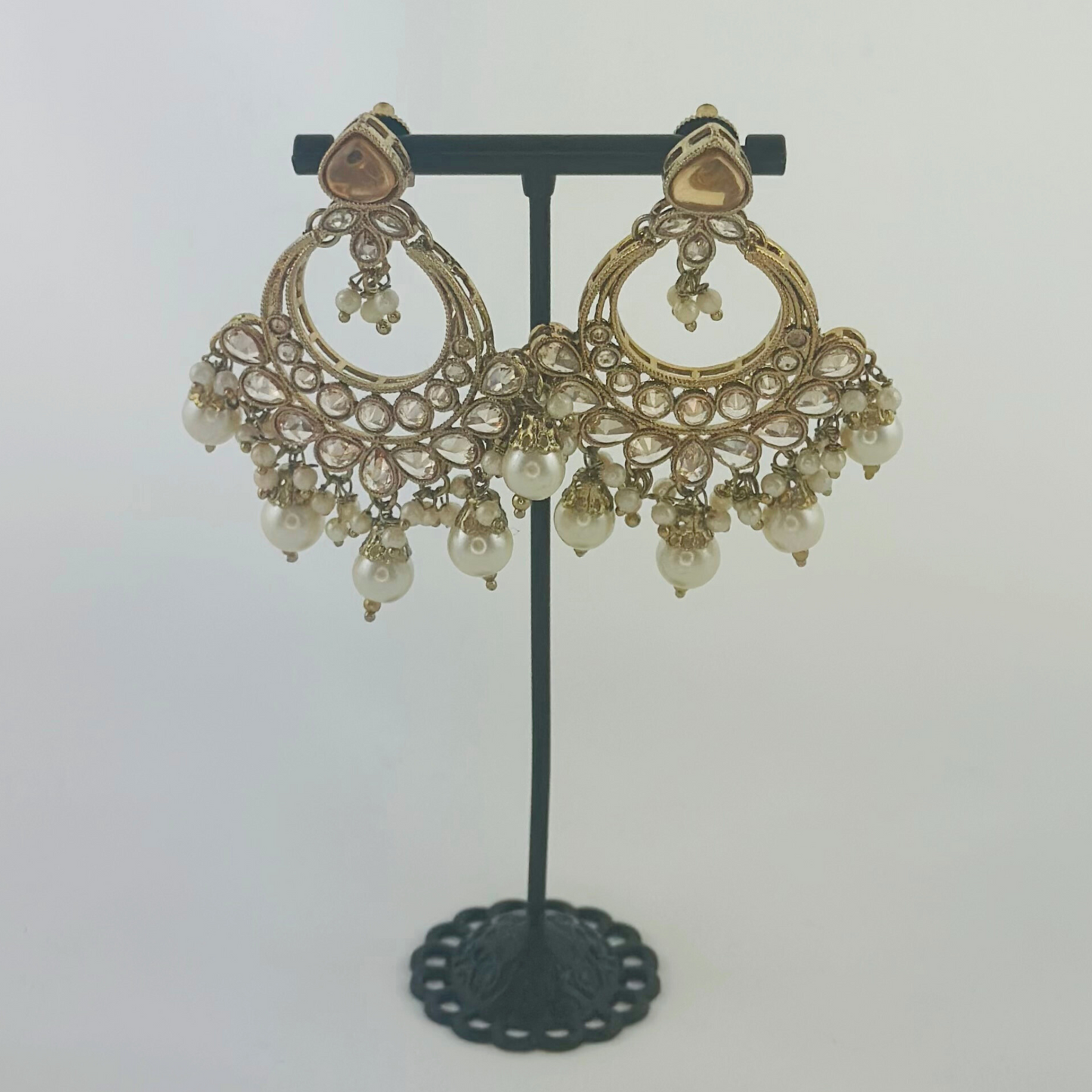 Necklace set with bronze stones and white pearl beads. Set includes necklace, tikka & earrings. Prefect for Indian weddings, parties and special occasions. Latest 2023 fashion. High end Indian fashion jewellery with top quality stones and beads.