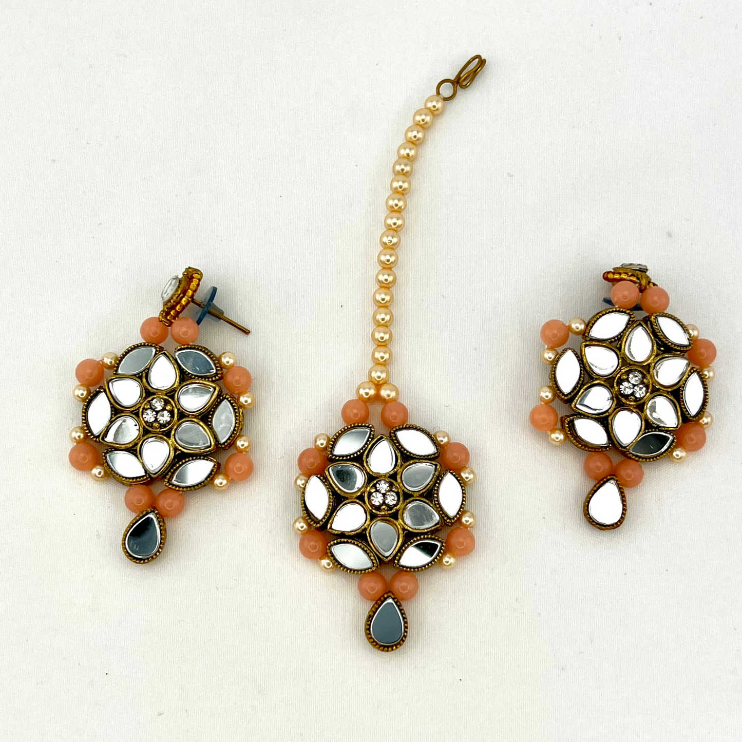 Mirror necklace set with pink beads, clear stones and pearls. Set includes, necklace, tikka and earrings. Prefect for Indian weddings, parties and special occasions. Latest 2022 fashion. High end Indian fashion jewellery with top quality stones and beads.