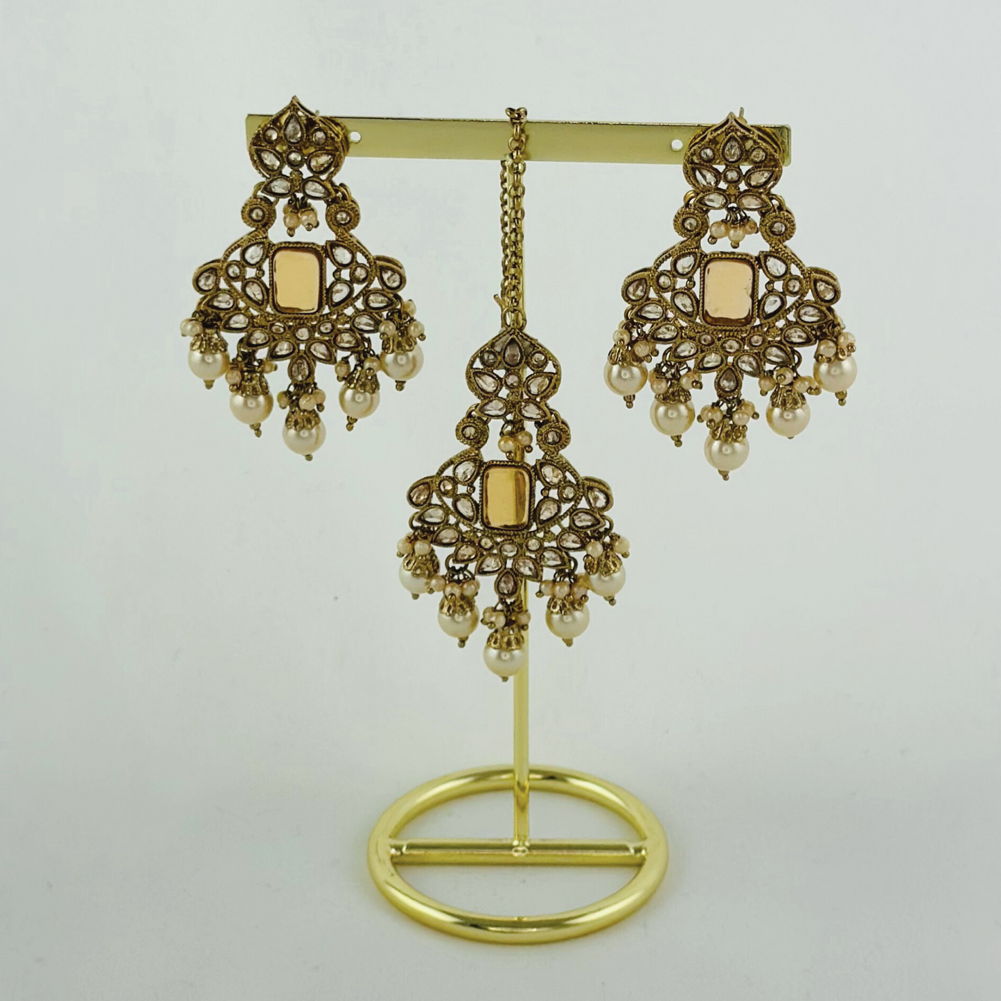 Choker set with white bead and bronze stones. Set includes necklace, tikka & earrings. Prefect for Indian weddings, parties and special occasions. Latest 2023 fashion. High end Indian fashion jewellery with top quality stones and beads.