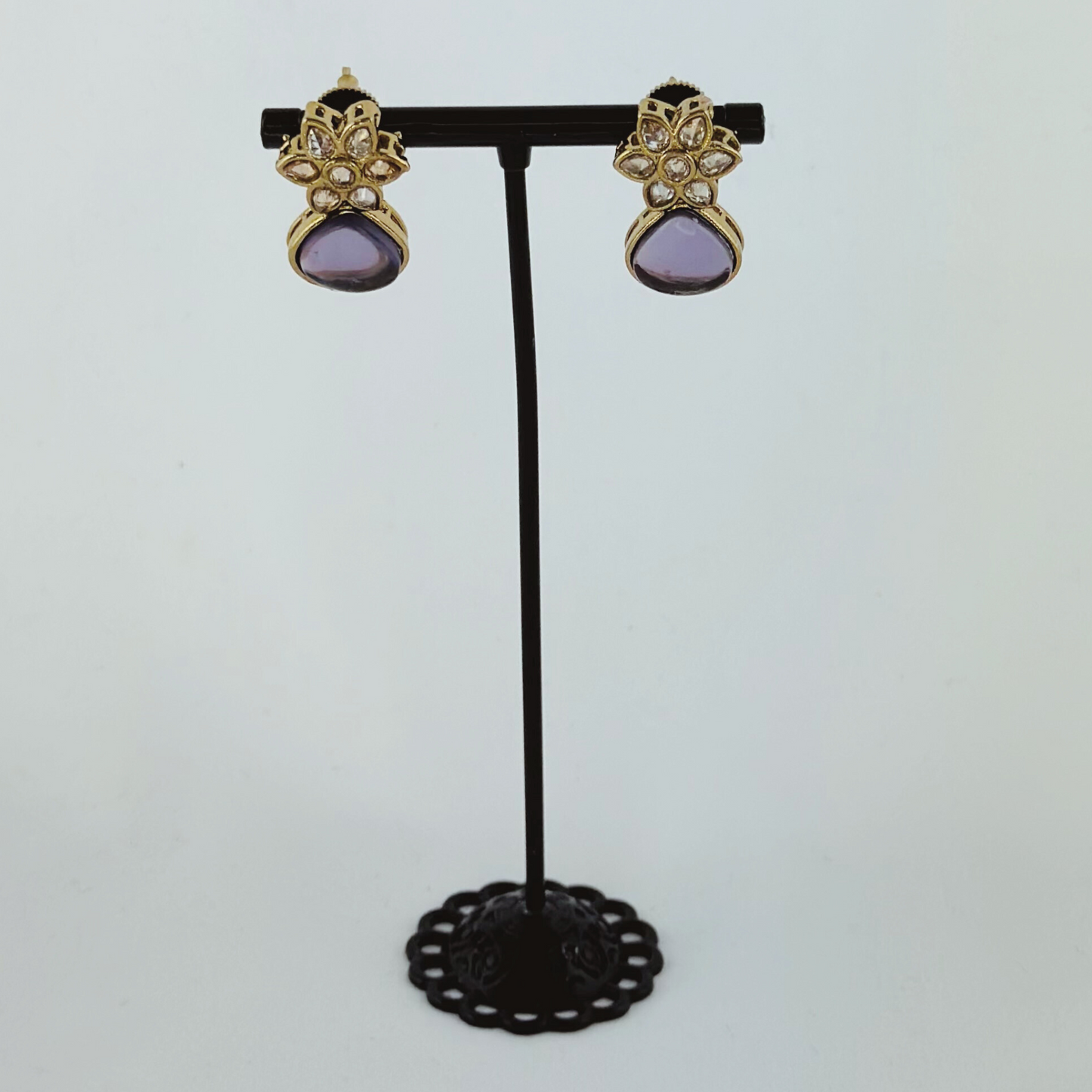 Necklace set with lilac stones. Set includes necklace & earrings. Prefect for Indian weddings, parties and special occasions. Latest 2023 fashion. High end Indian fashion jewellery with top quality stones and beads.