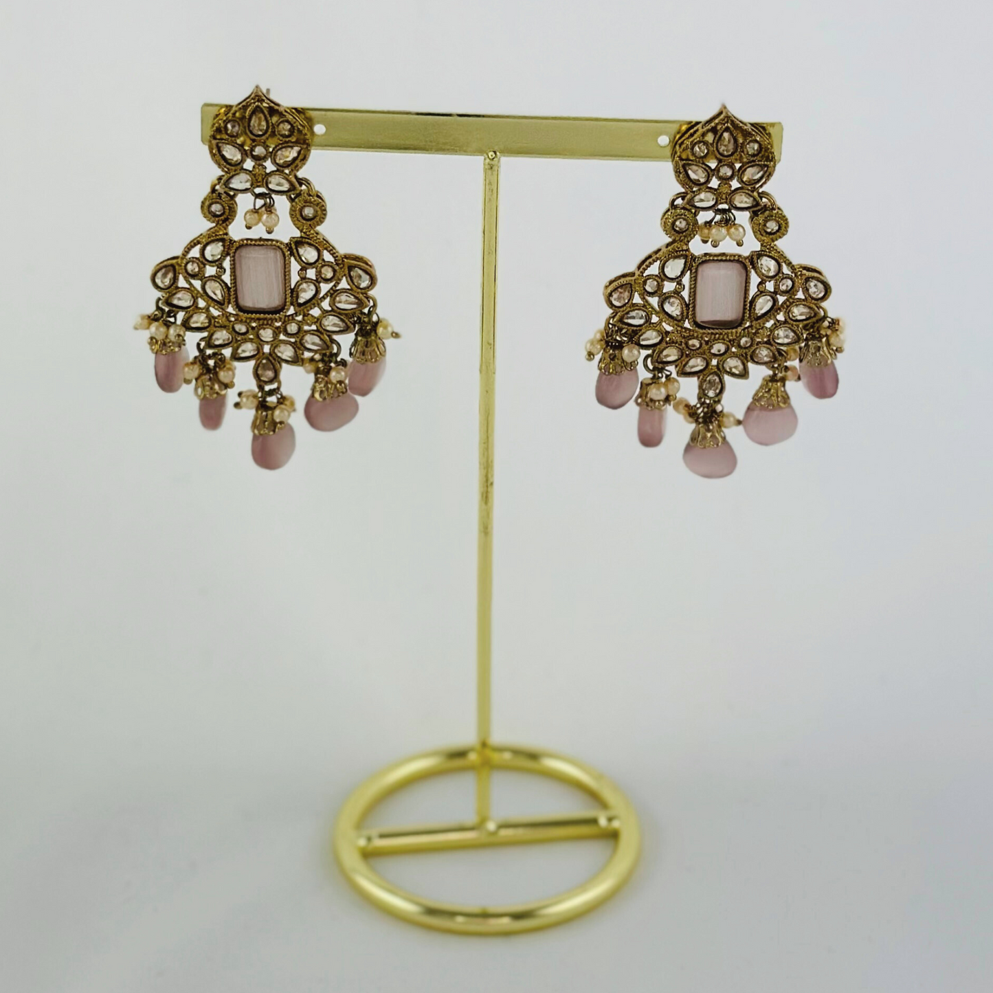 Choker set with lilac bead and stones. Set includes necklace, tikka & earrings. Prefect for Indian weddings, parties and special occasions. Latest 2023 fashion. High end Indian fashion jewellery with top quality stones and beads.