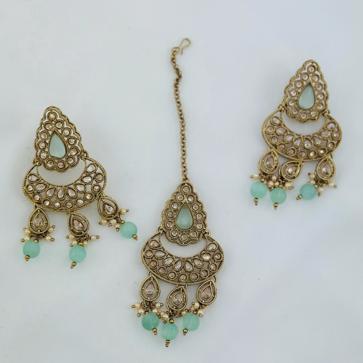 Necklace set with light blue beads and stone. Set includes necklace, tikka & earrings. Prefect for Indian weddings, parties and special occasions. Latest 2023 fashion. High end Indian fashion jewellery with top quality stones and beads.