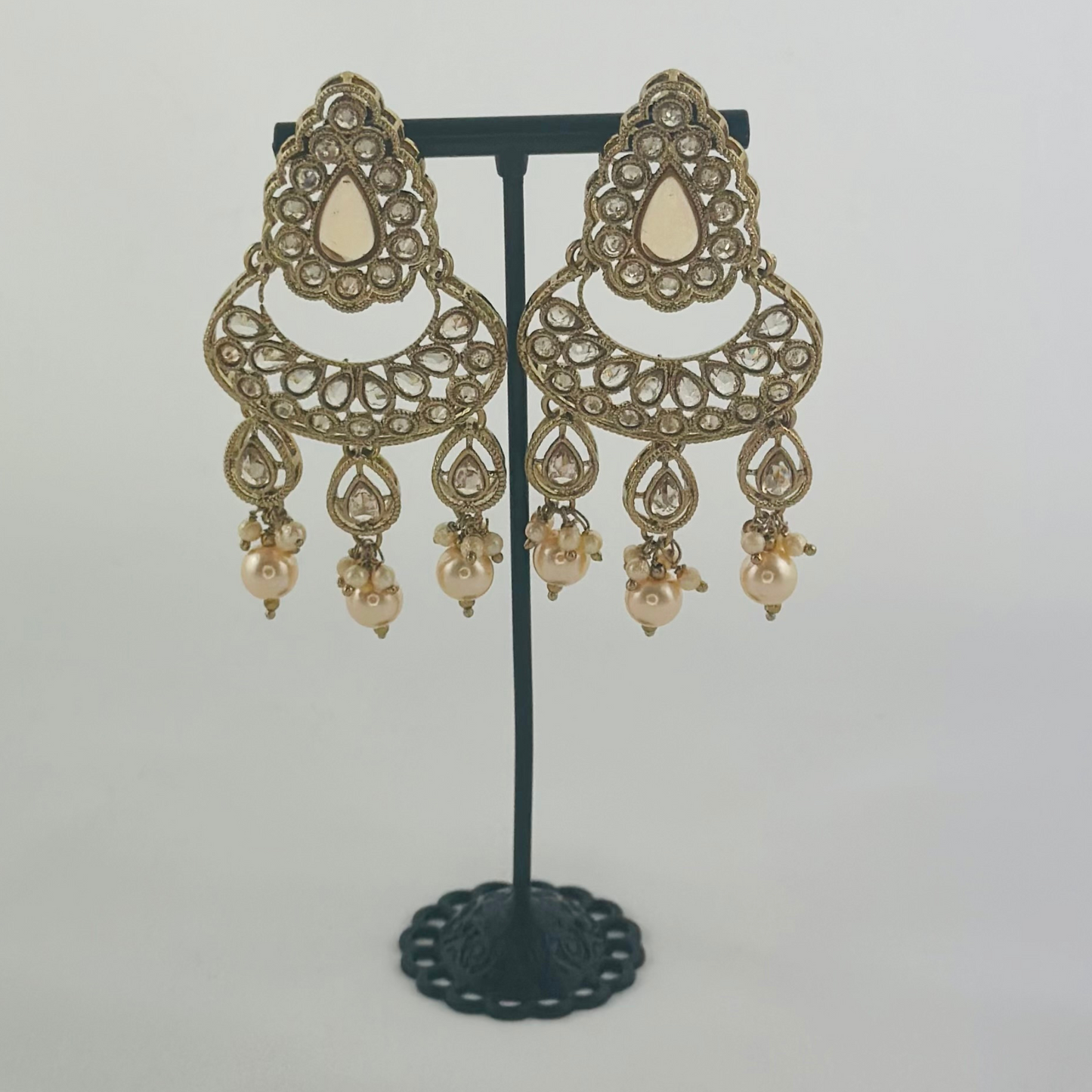 Necklace set with bronze stones and white pearl beads. Set includes necklace, tikka & earrings. Prefect for Indian weddings, parties and special occasions. Latest 2023 fashion. High end Indian fashion jewellery with top quality stones and beads.