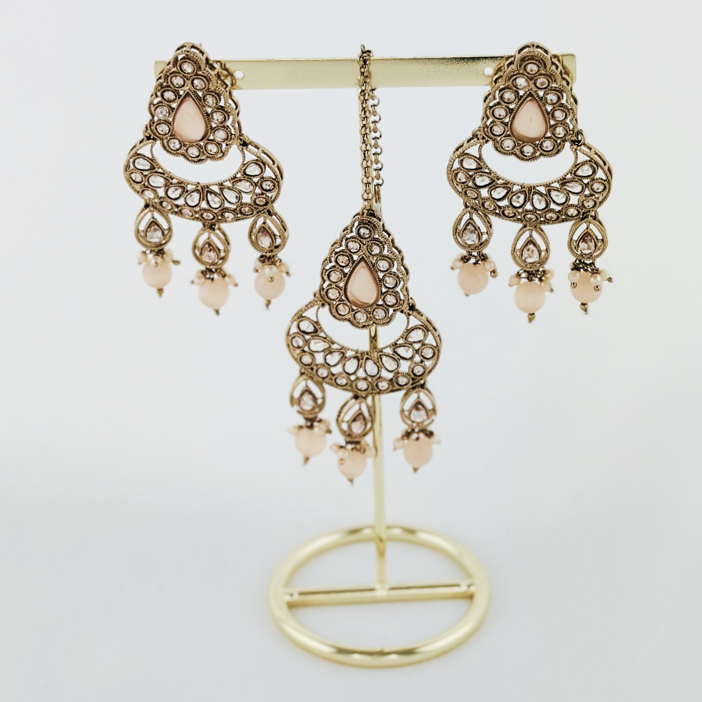 Necklace set with peach stones and beads. Set includes necklace, tikka & earrings. Prefect for Indian weddings, parties and special occasions. Latest 2023 fashion. High end Indian fashion jewellery with top quality stones and beads.