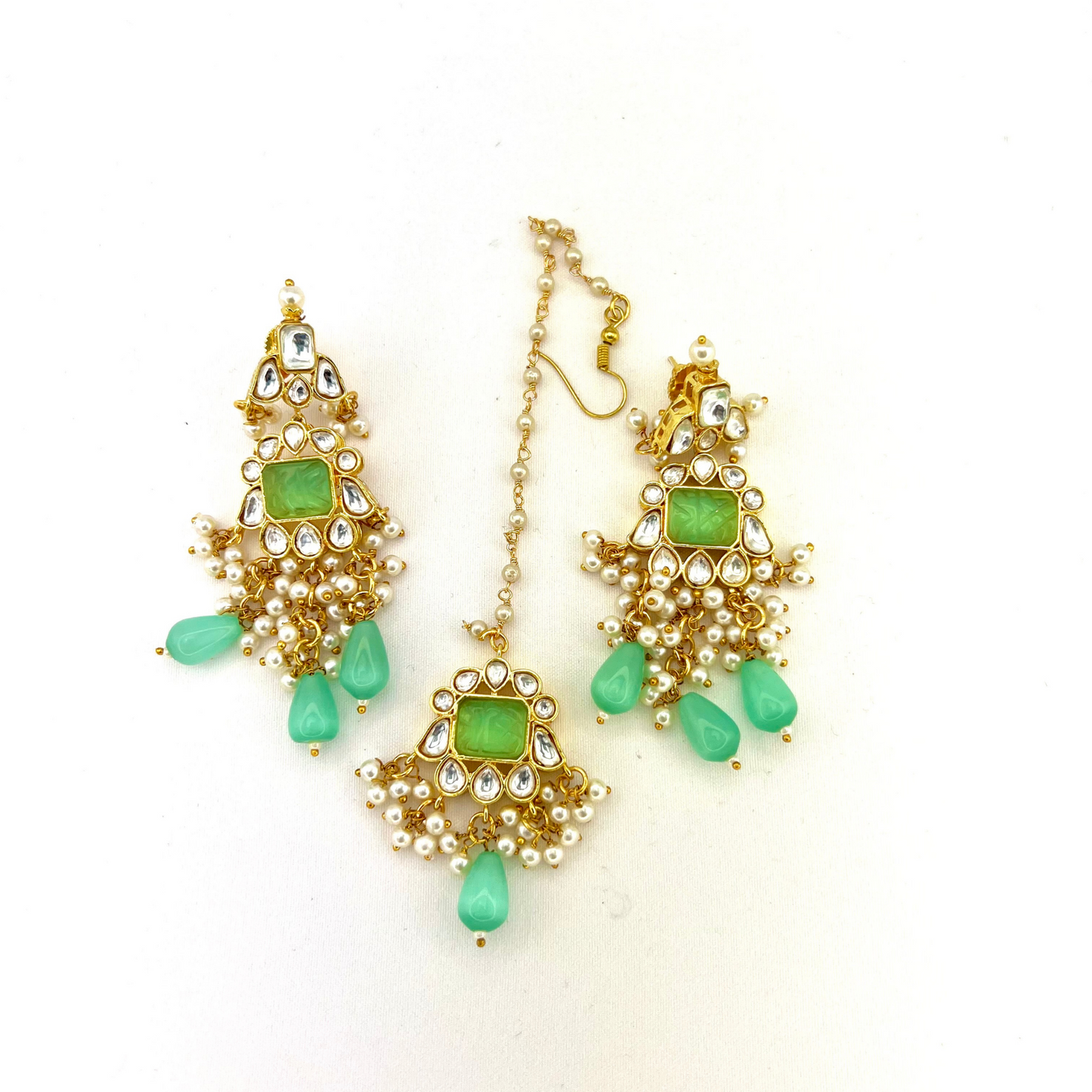 Necklace set with turquoise beads and stones, finished with small white pearls. Set includes necklace, tikka and earrings. Prefect for Indian weddings, parties and special occasions. Latest 2022 fashion. High end Indian fashion jewellery with top quality stones and beads.