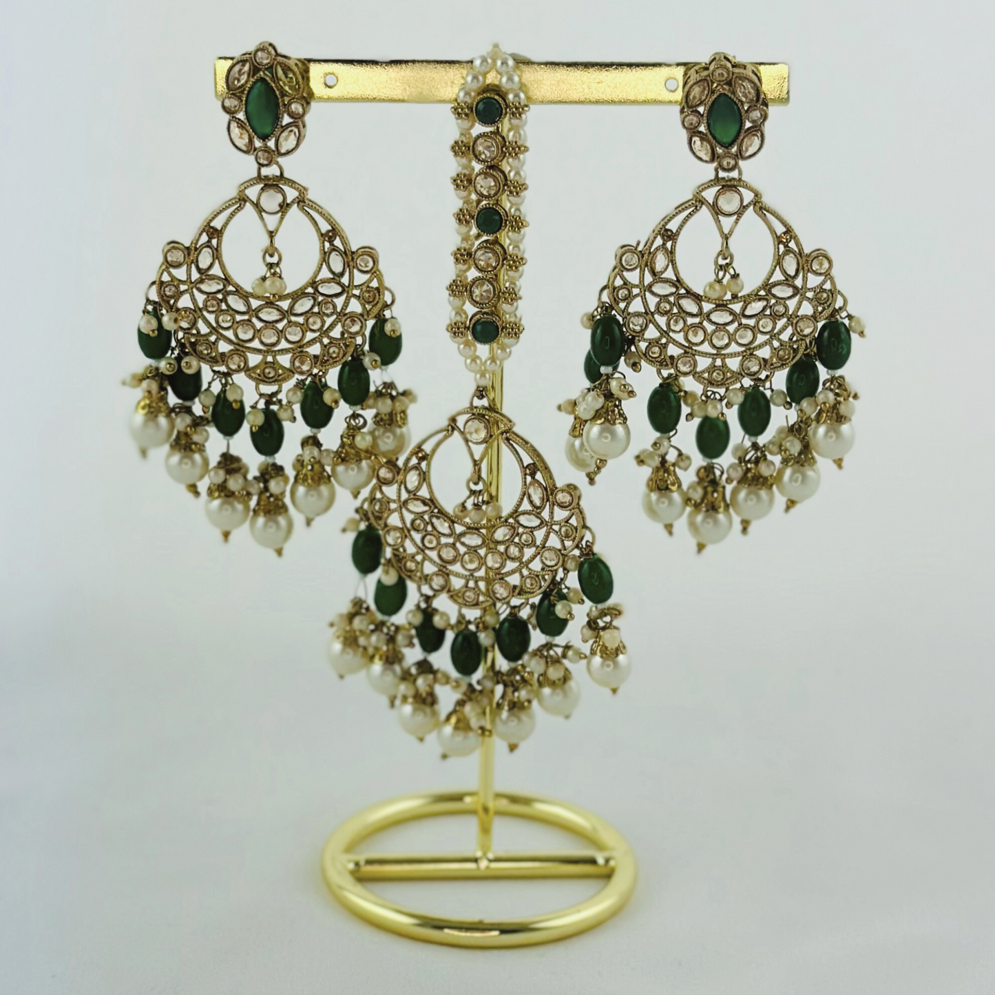 Necklace set with green stones and white pearl beads. Set includes necklace, tikka & earrings. Prefect for Indian weddings, parties and special occasions. Latest 2023 fashion. High end Indian fashion jewellery with top quality stones and beads.
