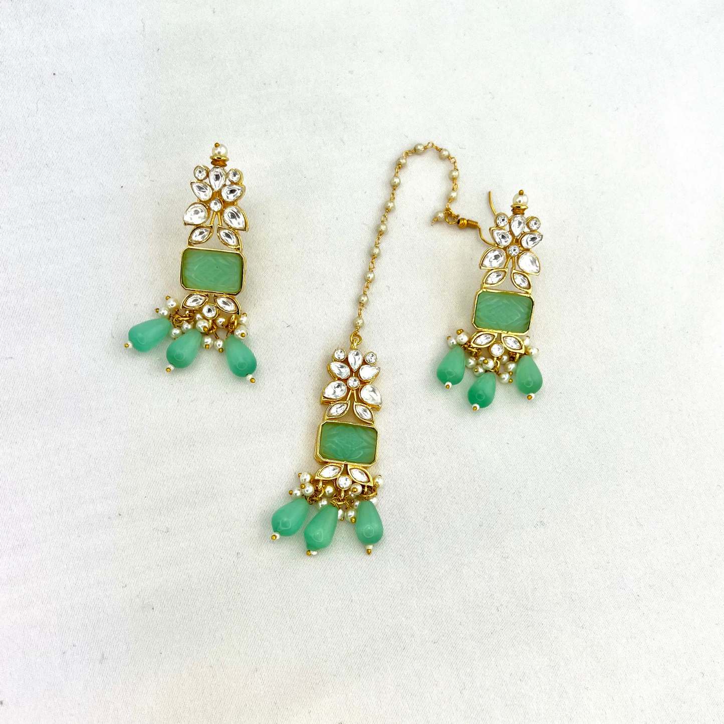 Necklace set with turquoise beads, clear and turquoise stones. Set includes necklace, tikka & earrings. Prefect for Indian weddings, parties and special occasions. Latest 2022 fashion. High end Indian fashion jewellery with top quality stones and beads.