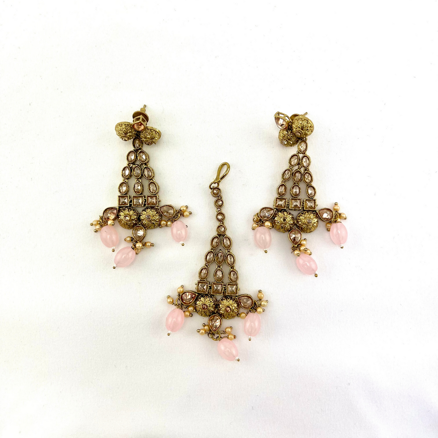 Necklace set with pink beads and gold stone work. Set includes necklace, tikka and earrings. Prefect for Indian weddings, parties and special occasions. Latest 2022 fashion. High end Indian fashion jewellery with top quality stones and beads.