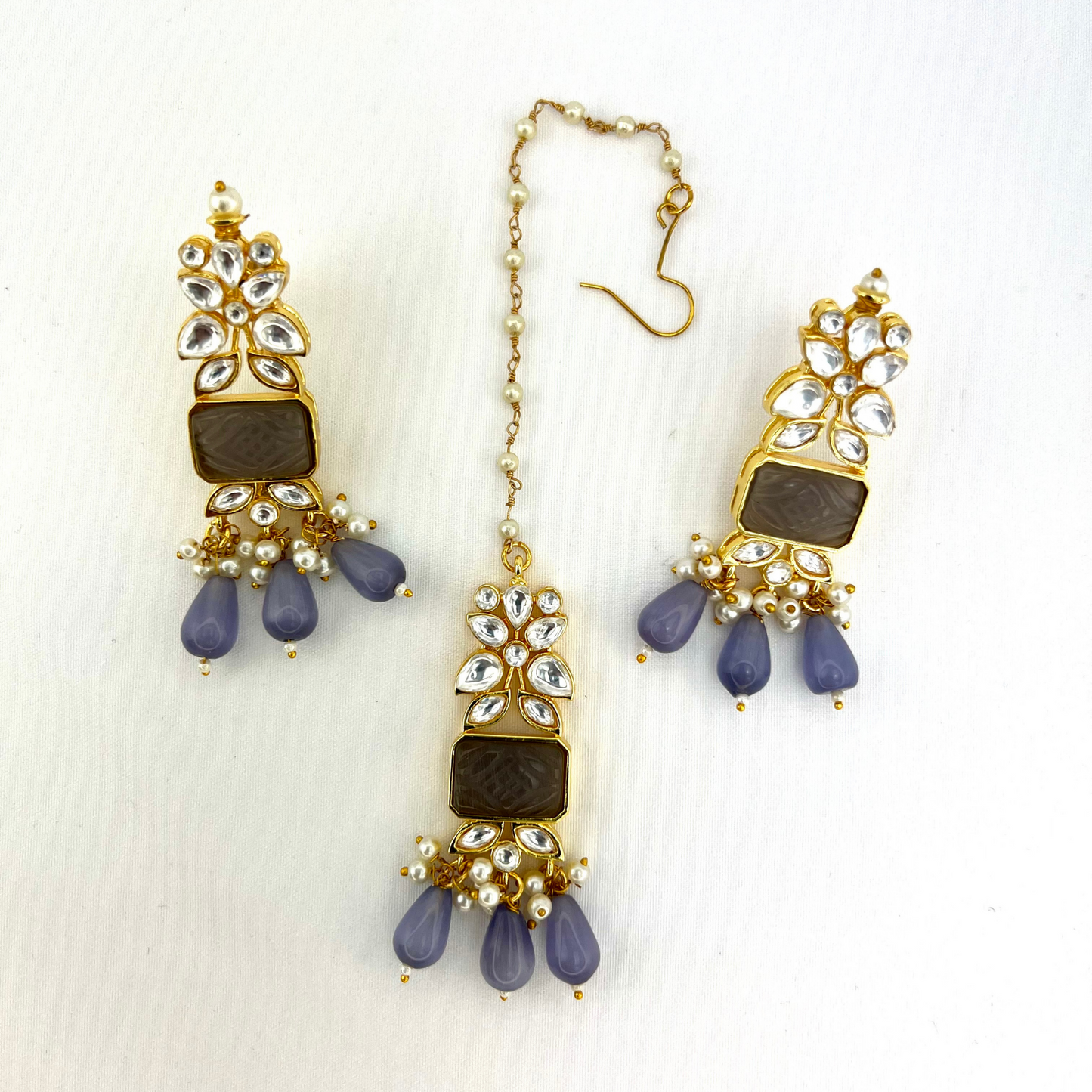 Necklace set with lavender beads, clear and lavender stones. Set includes necklace, tikka & earrings. Prefect for Indian weddings, parties and special occasions. Latest 2022 fashion. High end Indian fashion jewellery with top quality stones and beads.