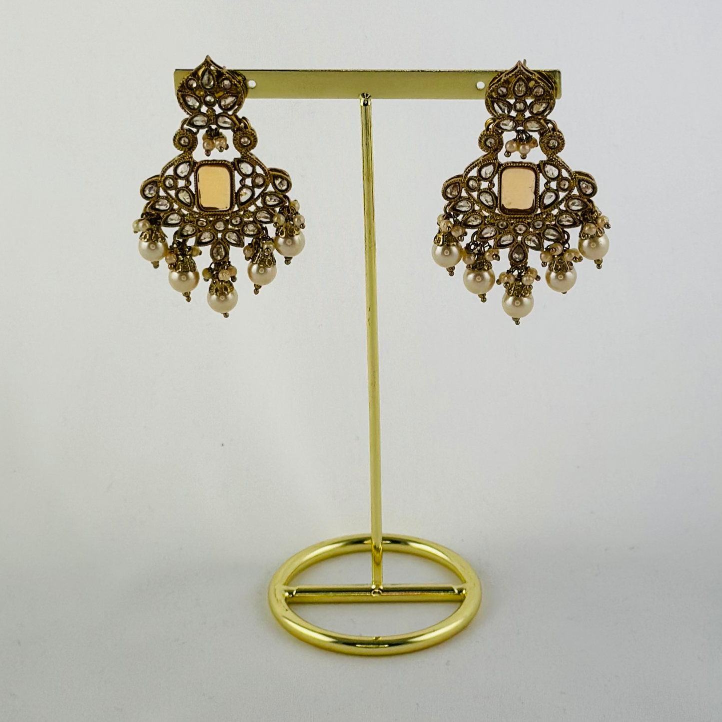 Choker set with white bead and bronze stones. Set includes necklace, tikka & earrings. Prefect for Indian weddings, parties and special occasions. Latest 2023 fashion. High end Indian fashion jewellery with top quality stones and beads.