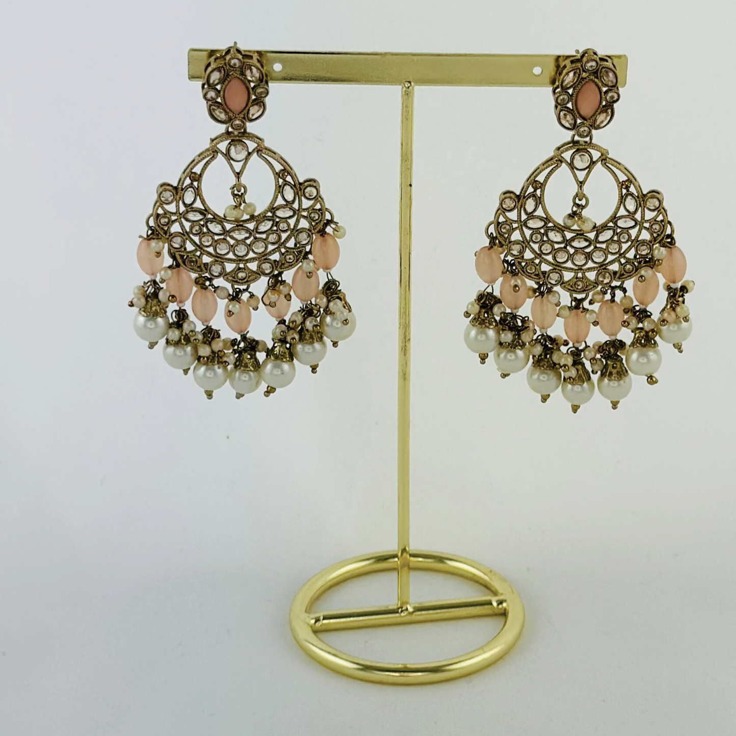 Necklace set with peach stones and white pearl beads. Set includes necklace, tikka & earrings. Prefect for Indian weddings, parties and special occasions. Latest 2023 fashion. High end Indian fashion jewellery with top quality stones and beads.