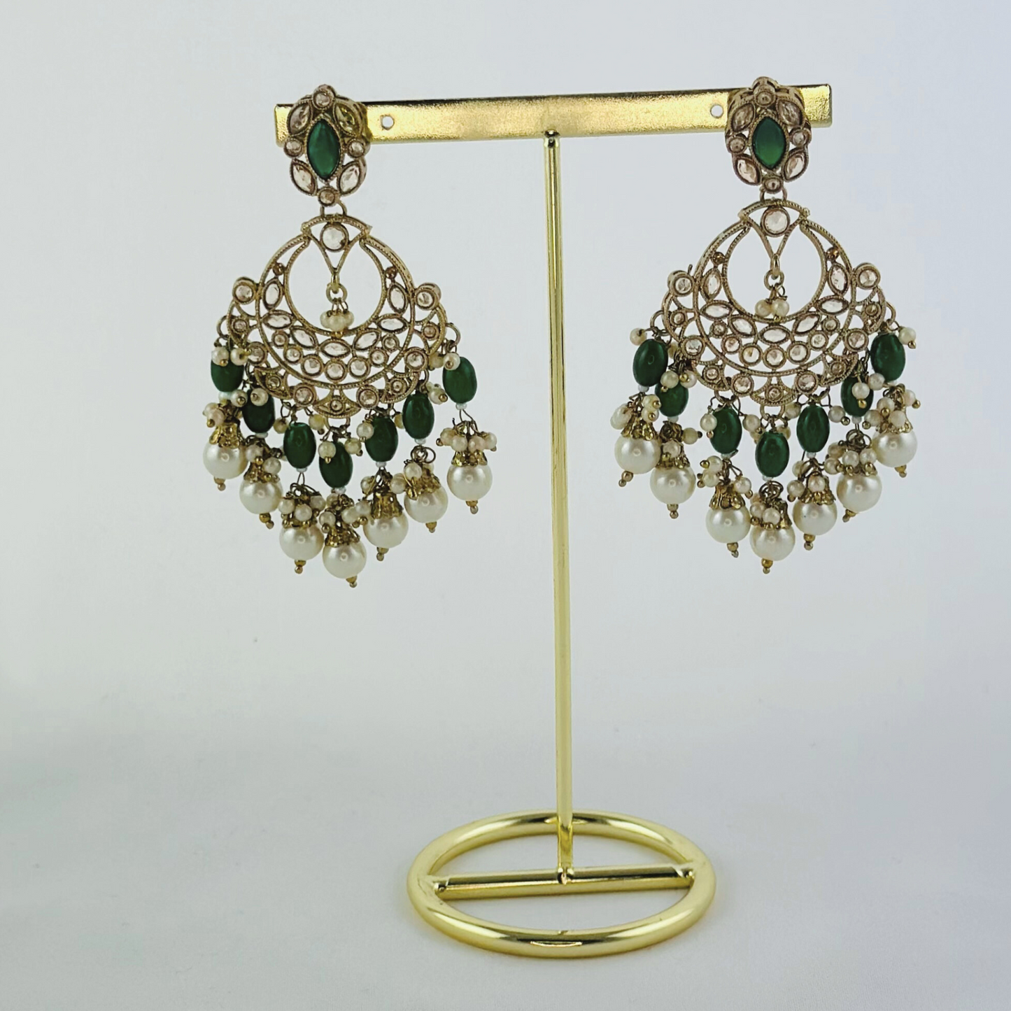 Necklace set with green stones and white pearl beads. Set includes necklace, tikka & earrings. Prefect for Indian weddings, parties and special occasions. Latest 2023 fashion. High end Indian fashion jewellery with top quality stones and beads.