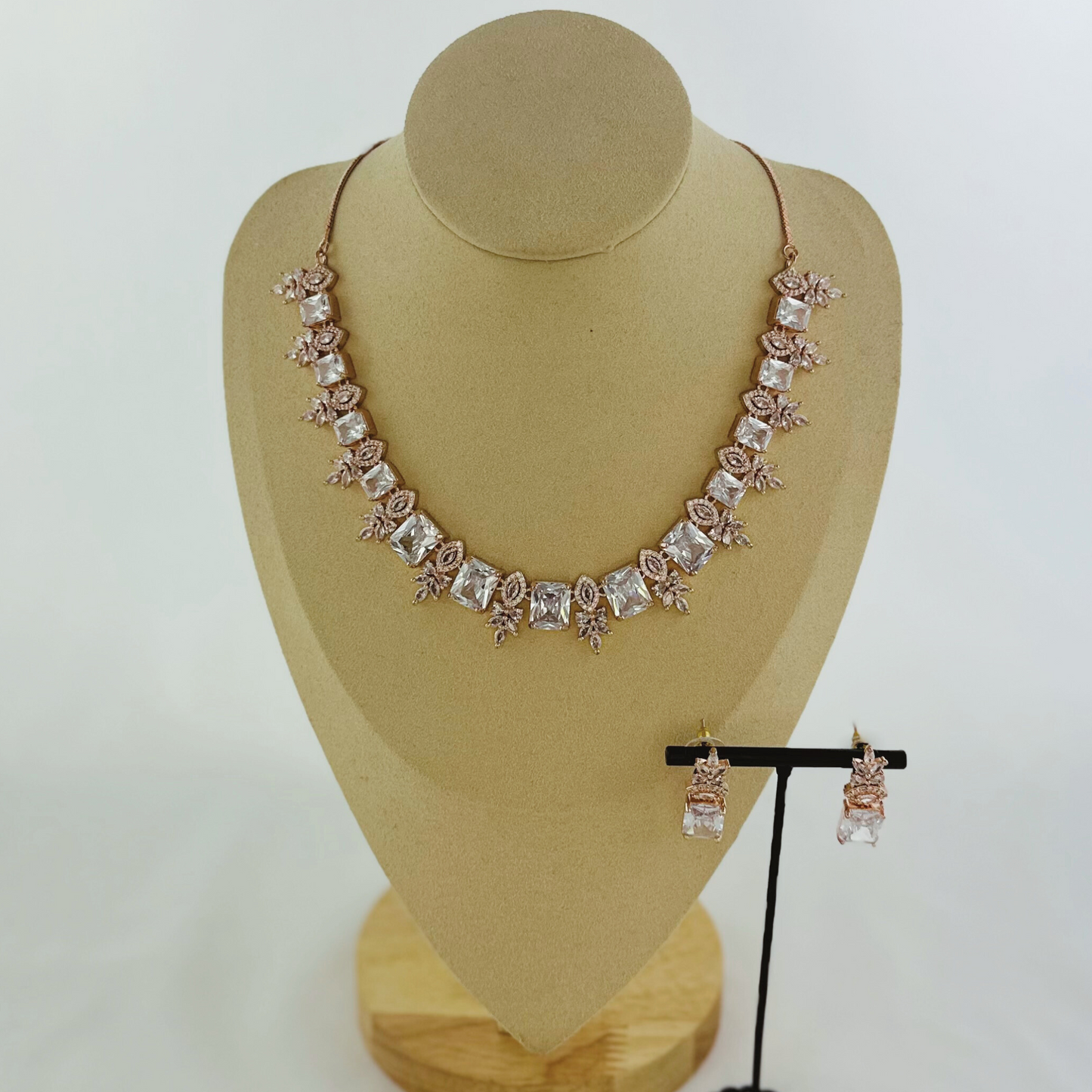 Rosegold necklace set with clear white stones.  Set includes necklace & earrings.  Prefect for Indian weddings, parties and special occasions.   Latest 2023 fashion. High end Indian fashion jewellery with top quality stones and beads.