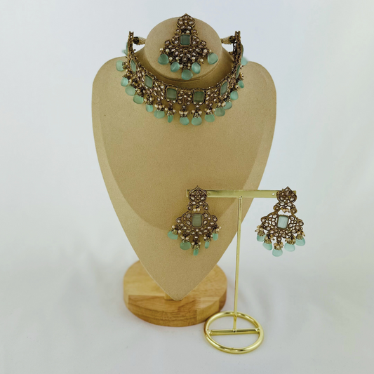 Set includes necklace, tikka & earrings.  Prefect for Indian weddings, parties and special occasions.   Latest 2023 fashion. High end Indian fashion jewellery with top quality stones and beads.