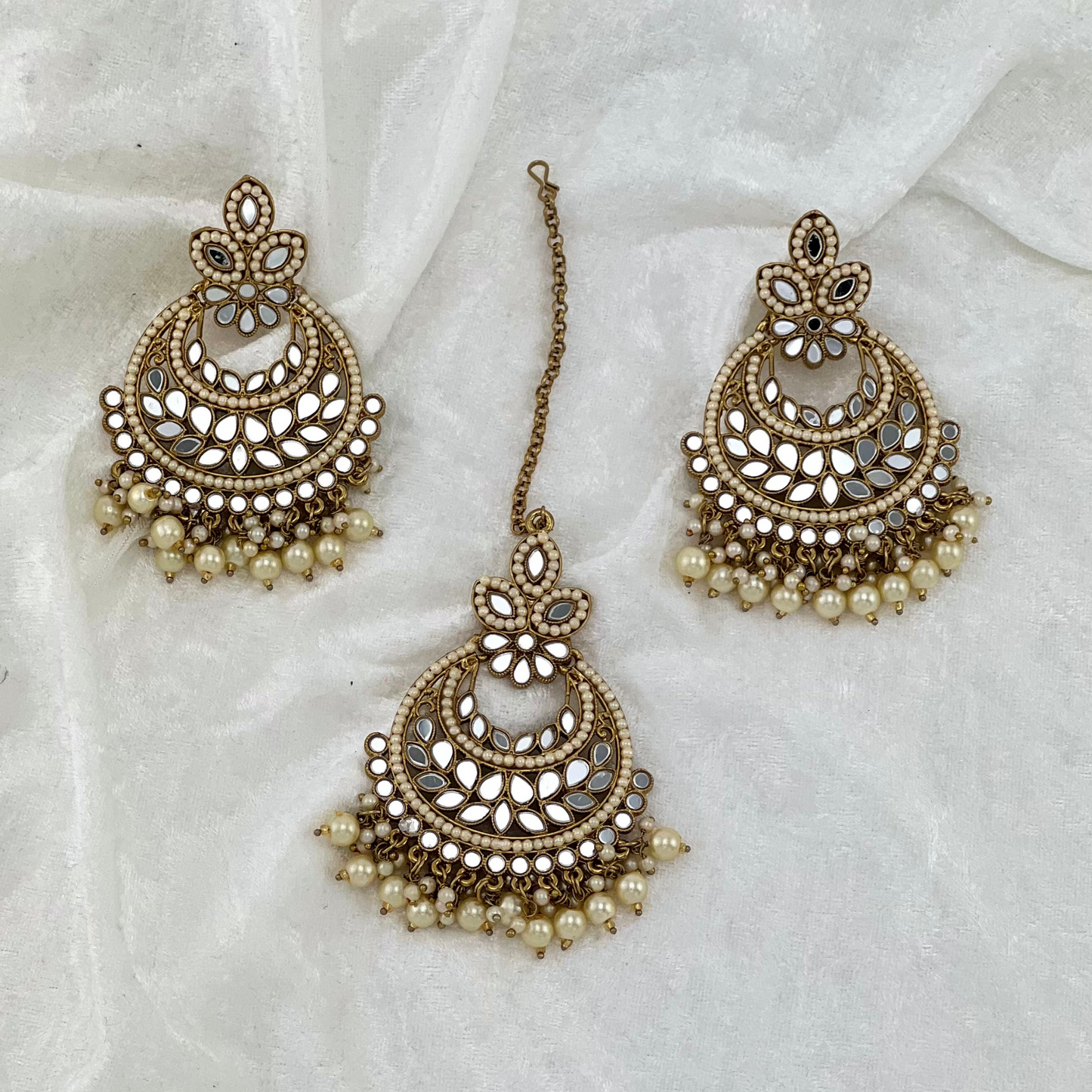 Mirror Tikka Set in Pearl, high quality beads, mirrors and pearls