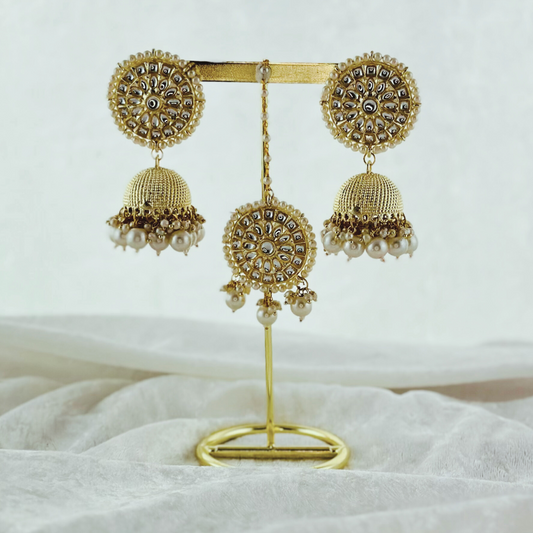 Tikka & earring set in white pearl.  High quality beads, pearls and stone work.   Latest 2023 fashion for weddings, parties and special occasions 